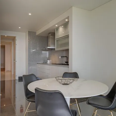 Monumental Madeira 3 Bedroom Luxury Family Flat With Swimming Pool *