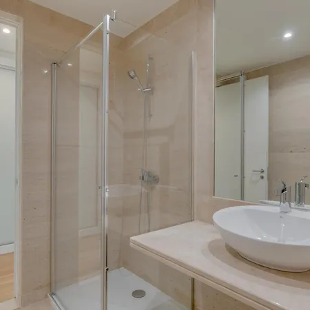 Monumental Madeira 3 Bedroom Luxury Family Flat With Swimming Pool Funchal (Madeira)