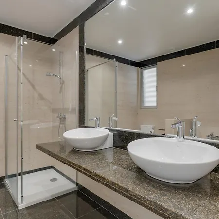 Monumental Madeira 3 Bedroom Luxury Family Flat With Swimming Pool Apartamento