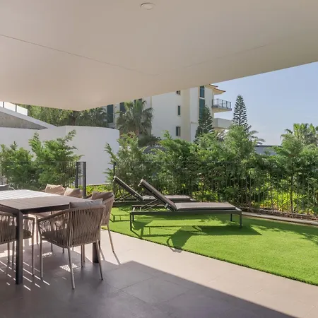 Monumental Madeira 3 Bedroom Luxury Family Flat With Swimming Pool Funchal (Madeira)