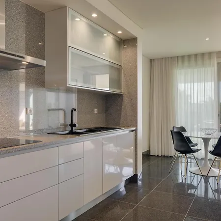 Monumental Madeira 3 Bedroom Luxury Family Flat With Swimming Pool Funchal (Madeira)