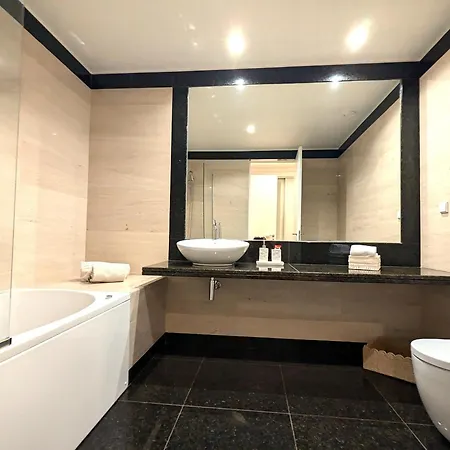 Monumental Madeira 3 Bedroom Luxury Family Flat With Swimming Pool *